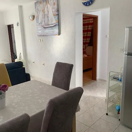 Apartamento Lucic - Feels Like Home, Away From Ražanj