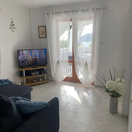 Lucic - Feels Like Home, Away From Apartamento