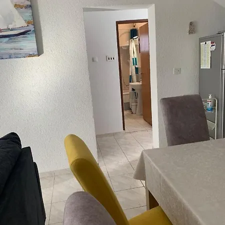 Apartamento Lucic - Feels Like Home, Away From