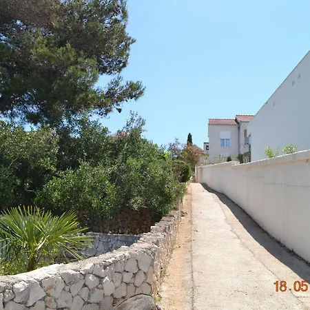 Lucic - Feels Like Home, Away From Apartamento