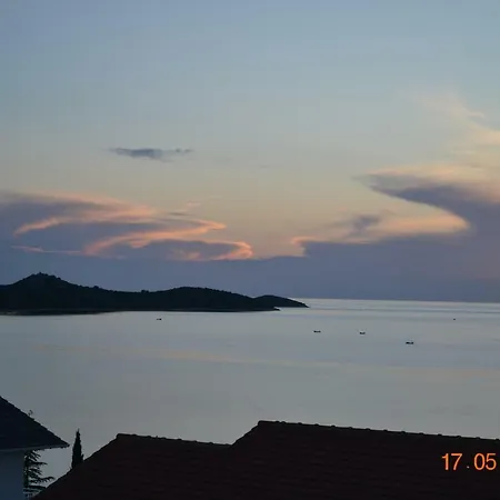 Lucic - Feels Like Home, Away From Apartamento *