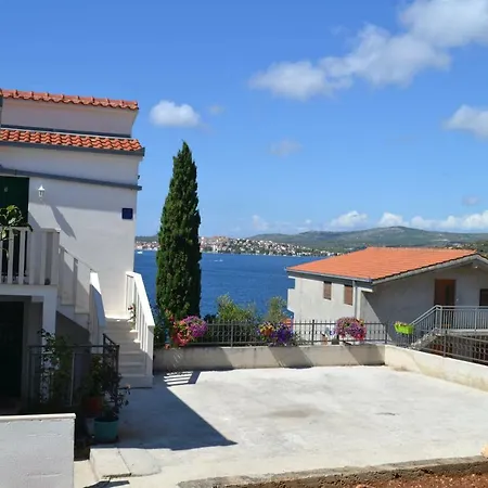 Lucic - Feels Like Home, Away From Apartamento