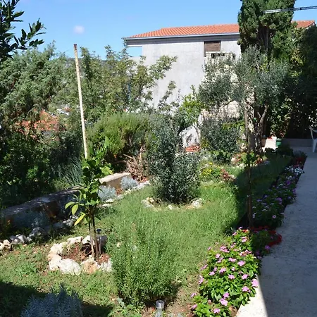 Apartamento Lucic - Feels Like Home, Away From Ražanj