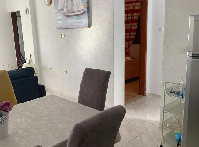 Apartment Lucic - Feels Like Home, Away From Razanj