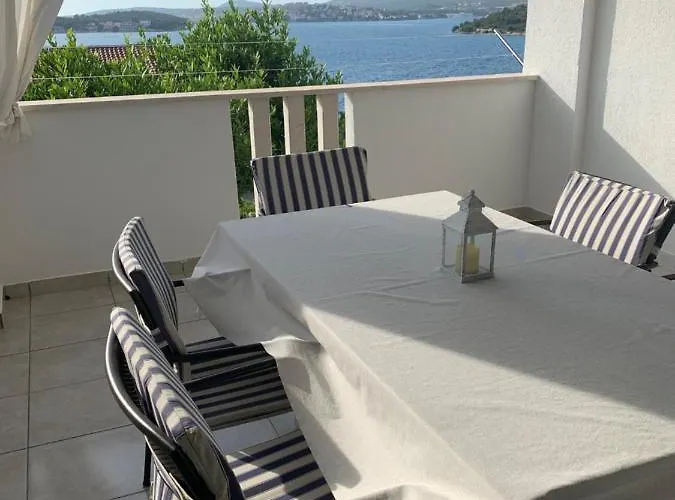 Lucic - Feels Like Home, Away From Διαμέρισμα *