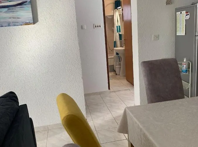 Lägenhet Lucic - Feels Like Home, Away From