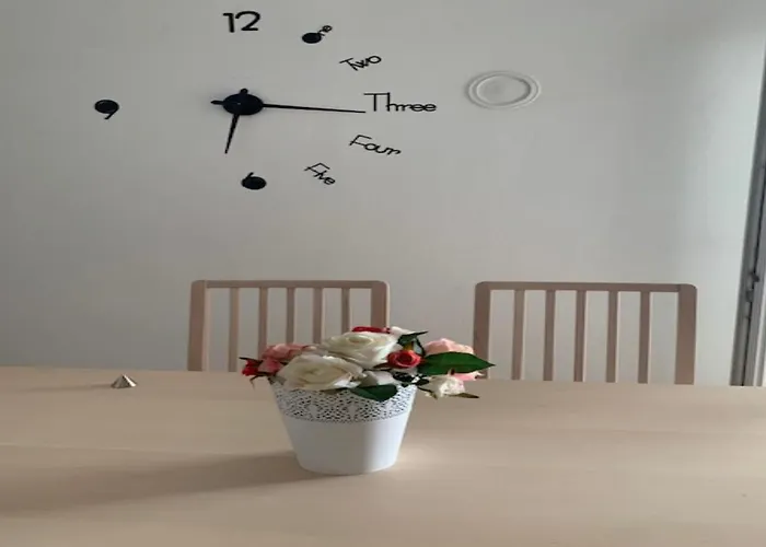 Lucic - Feels Like Home, Away From Διαμέρισμα *