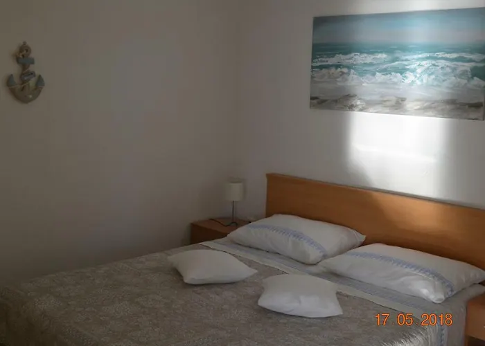 Lägenhet Lucic - Feels Like Home, Away From