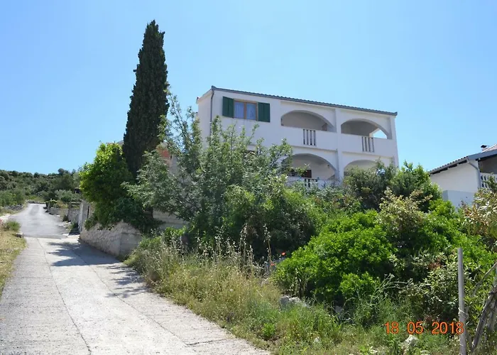 Lucic - Feels Like Home, Away From Διαμέρισμα *