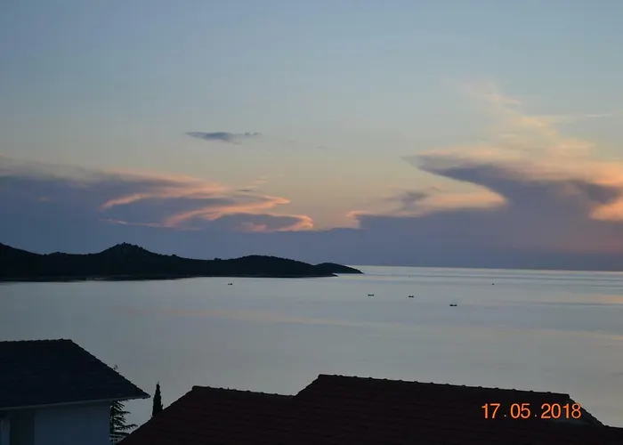 Lucic - Feels Like Home, Away From Lägenhet *