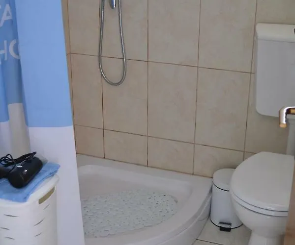 Lucic - Feels Like Home, Away From Διαμέρισμα *