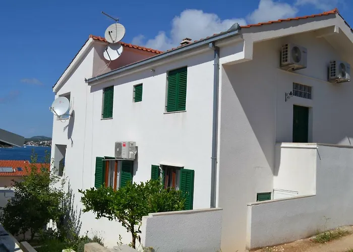 Lucic - Feels Like Home, Away From Apartment *