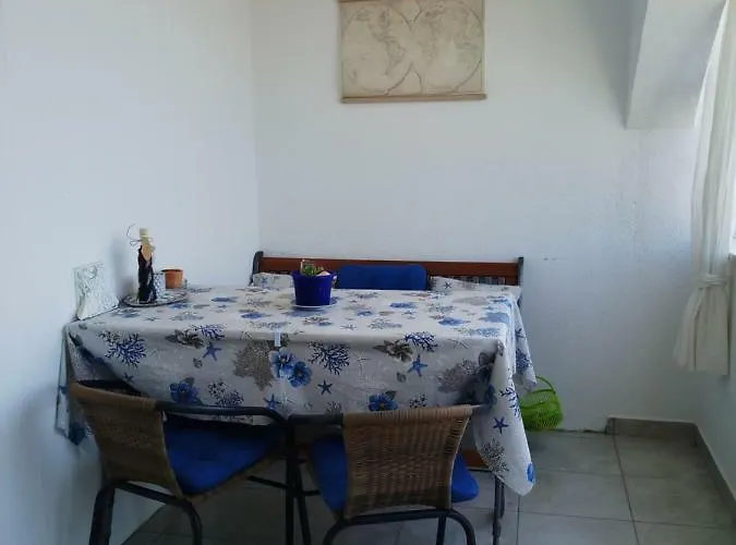 Lucic - Feels Like Home, Away From Διαμέρισμα